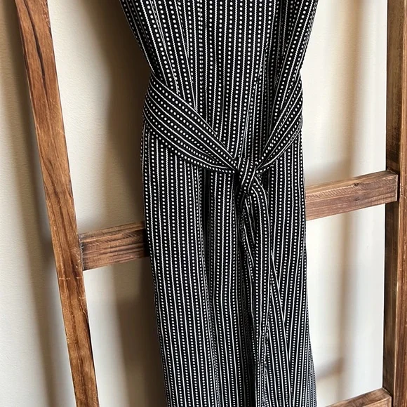 Max Studio Black/Cream V-Neck Jumpsuit. - Picture 10 of 10